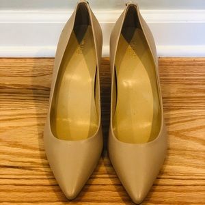 Michael Kors Tan Pumps